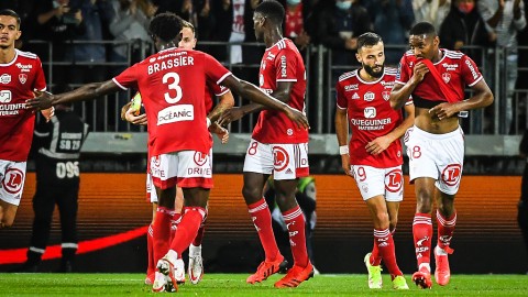 巴黎圣日耳曼3-1逆转布雷斯特，登贝莱双响+法比安世界波，恩里克豪取联赛四连胜