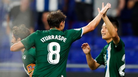 亨克这主场龙吃人啦！弗赖堡客场虫毛病又犯，欧联杯这盘棋咋走？