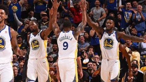 太阳背靠背“送温暖”？黄蜂其实也没想到，这场球打得咋就这么拧巴！