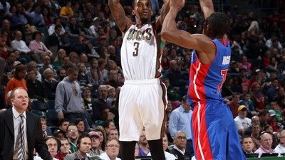 底特律的铁血碰上凤凰城的烈焰，这场球看得我血压都上来了！