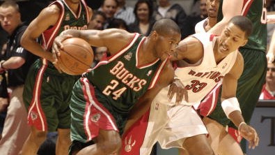 【雄鹿122-116击退猛龙】字母哥31+20+7统治攻防 里弗斯携残阵捍卫主场尊严