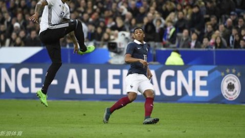 雅克松在拜仁的“临时工”生涯要到头了？德媒爆最新进展：买断这事儿压根没谈！