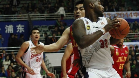 上海男篮主场逆转吉林取开门红，但过程看得我心脏受不了！王哲林两双姜伟泽空砍22分