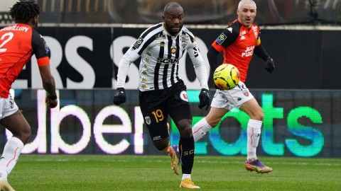 法甲第22轮：洛里昂2-0复仇昂热，主场9连胜向欧战区冲刺