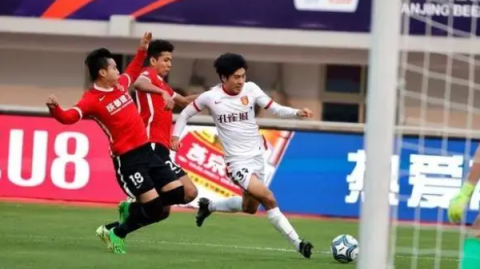 广西平果哈嘹1-1大连鲲城：98分钟读秒绝平，中甲保级与争五悬念交织的白热化一战