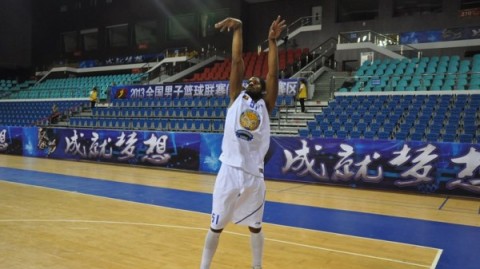 启德体艺馆的惊天逆转！香港金牛用一节崩盘换回一场胜利，长沙勇胜这回真是亏大了